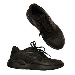 NIKE All Black sneakers Unisex boys or girls Size 4Y